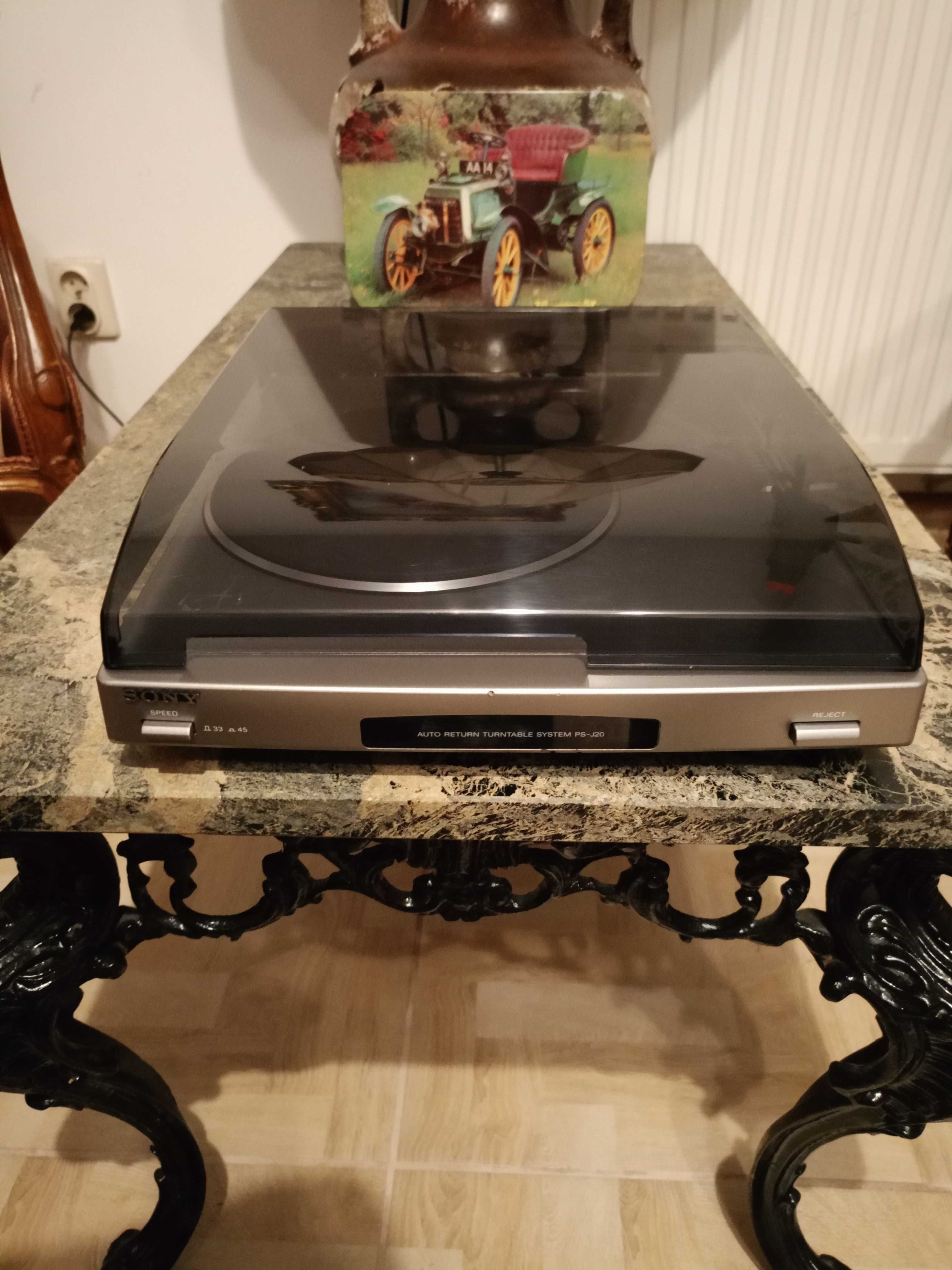 Gramofon SONY PS-J20 z przedwzmacniaczem.