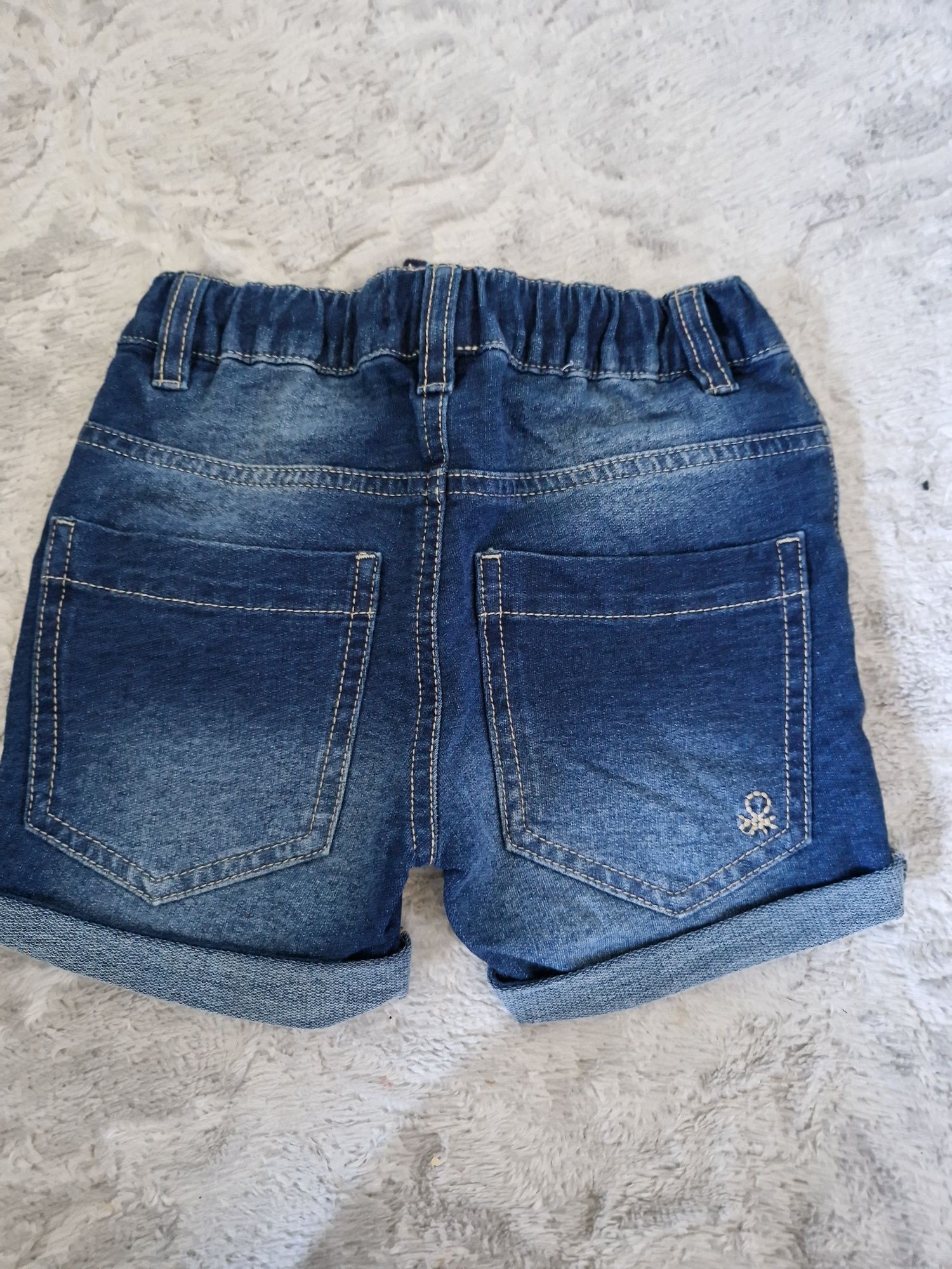 Wygodne elastyczne szorty jeansowe benetton 3-4 lata