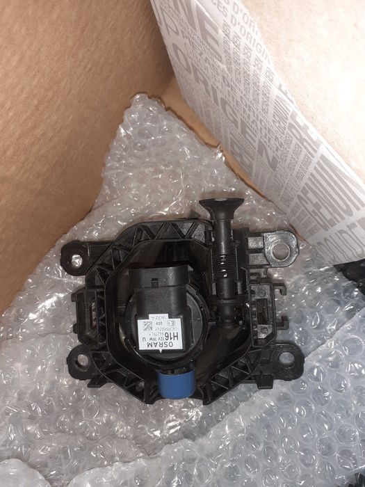 Farol principal lado esquerdo Dacia Duster 2023