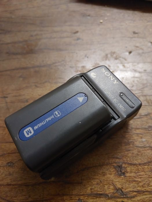 Зарядное устройство с аккумулятором