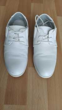Buty komunijne białe chłopięce skóra naturalna rozm. 33