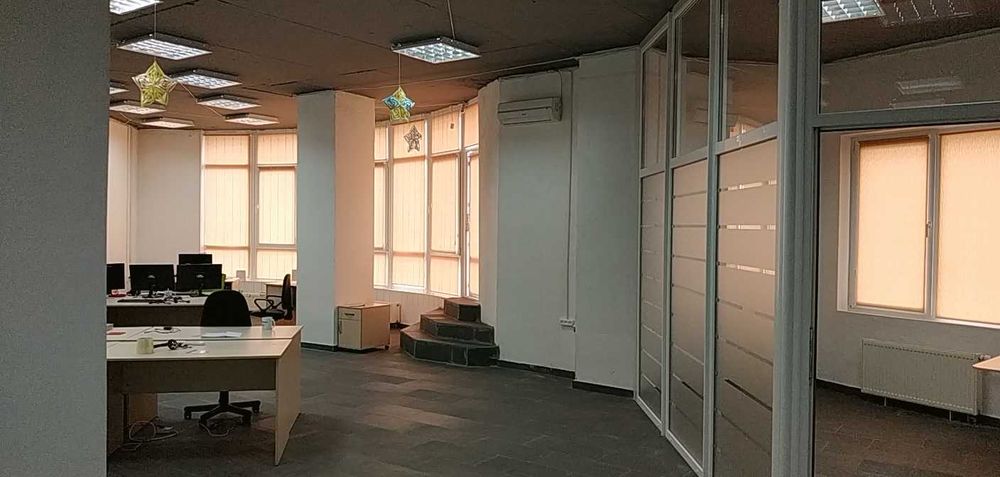Офис 200 кв.м , Зал+ кабинет+ кухня, 2 сан.узла СУПЕР!