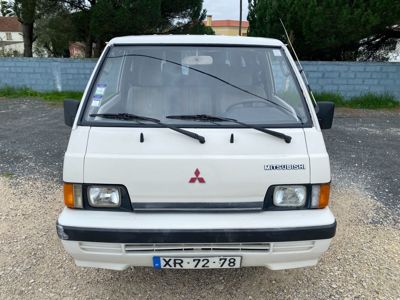 Mitsubishi L300 9 LUGARES