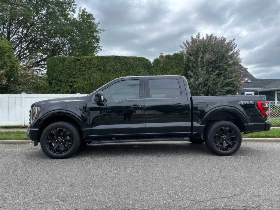 Ford F-150 Lariat SuperCrew      2022