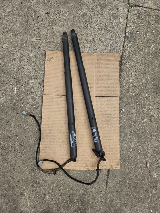 Siłownik klapy tyl elektryczny Ford Focus MK4 kombi