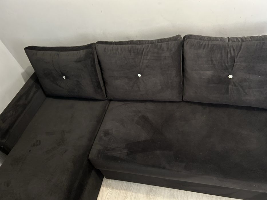 Czarny narożnik z funkcją spania