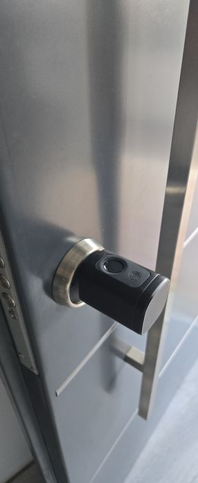 Instalação de fechaduras inteligentes