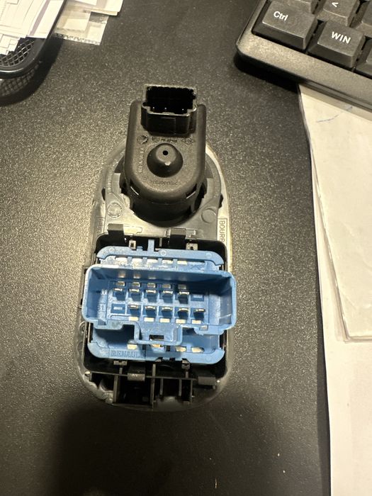 botões do vidros e regulador de espelhos Renault master III ANO 2018.