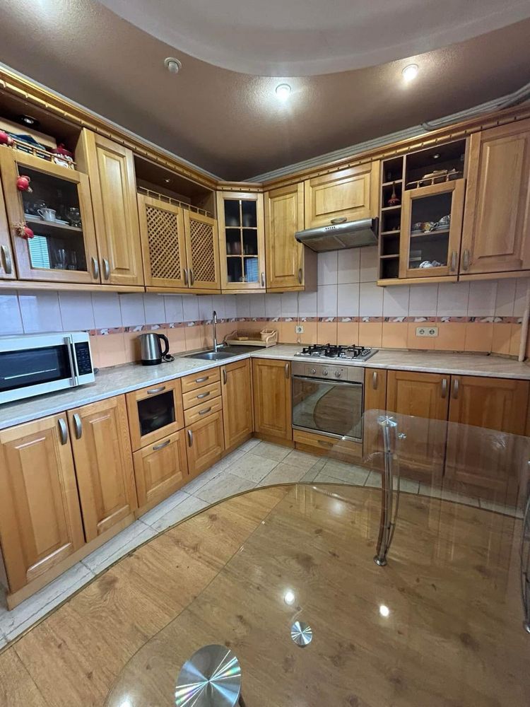 ПРОДАМ 3 кімнатну квартиру на ВАСИЛЯ СТУСА