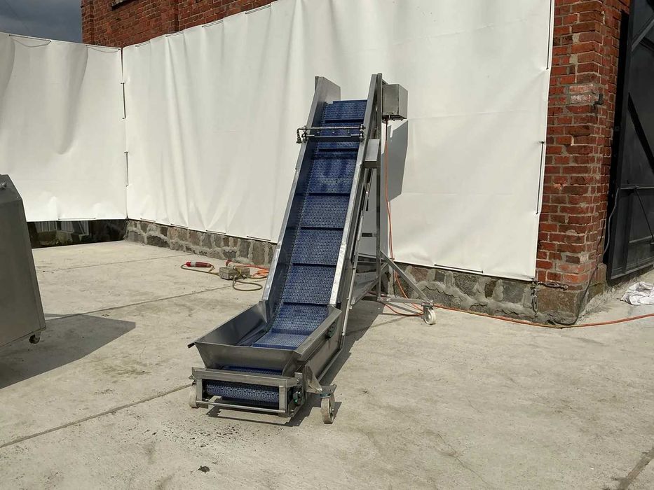 Przenośnik taśmowy wznoszący, zabieraki40mm, wysokość 190cm NIERDZEWNY