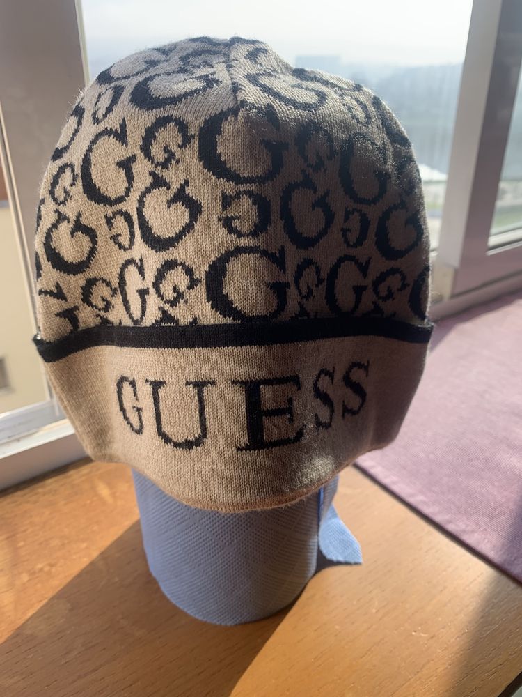 Gorro novo GUESS