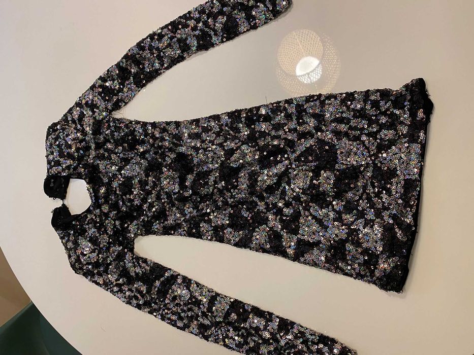 Vestido de festa com lantejolas da Berska