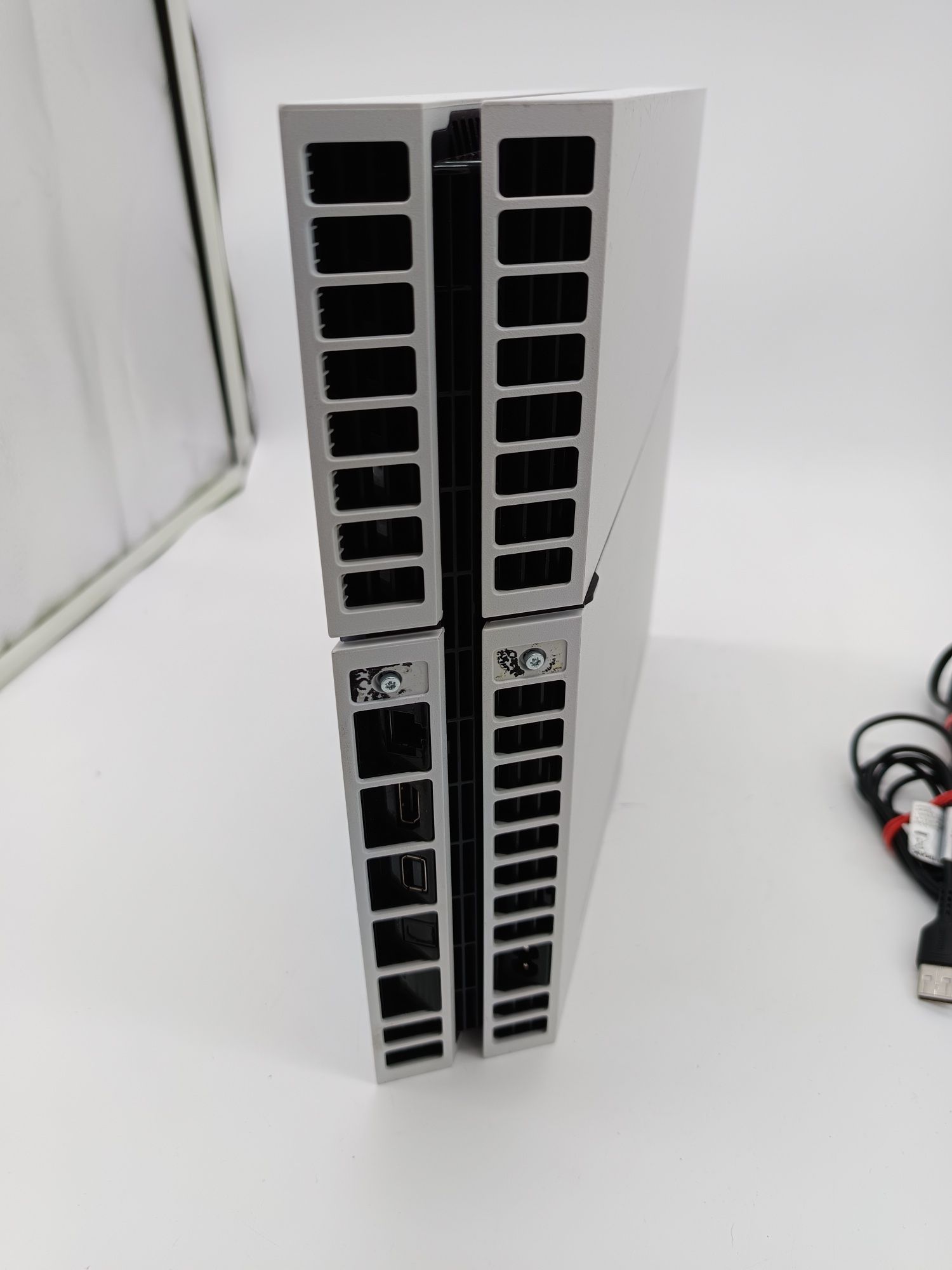 Konsola PlayStation 4 biała CUH-1216A  + 3 gry + pad