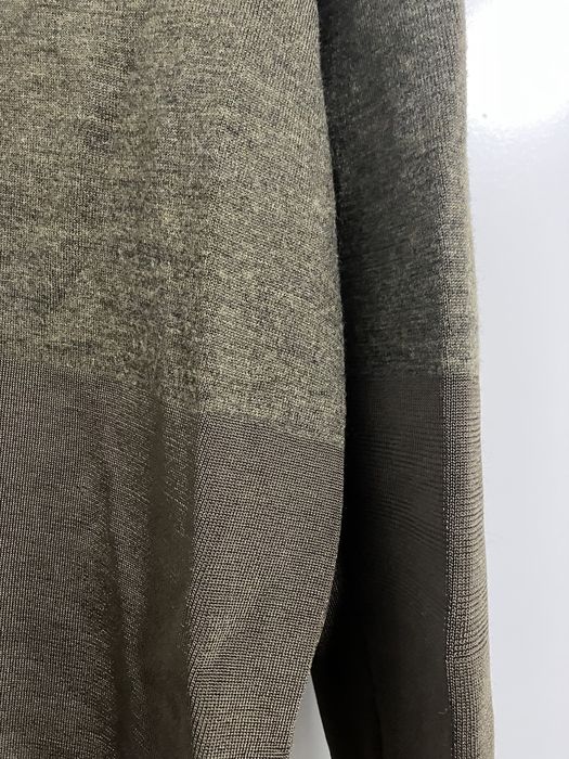 Sweter bluza COS L - wełna, wiskoza, dekolt serek