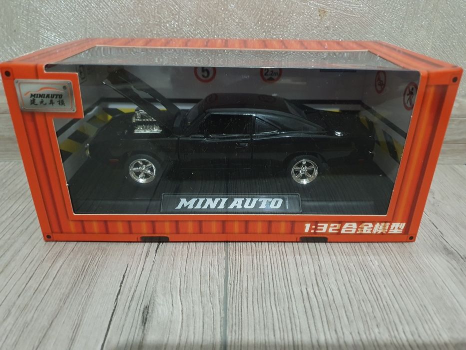 Модель авто Dodge Charger 1970 1:32 як колекційна так і іграшка