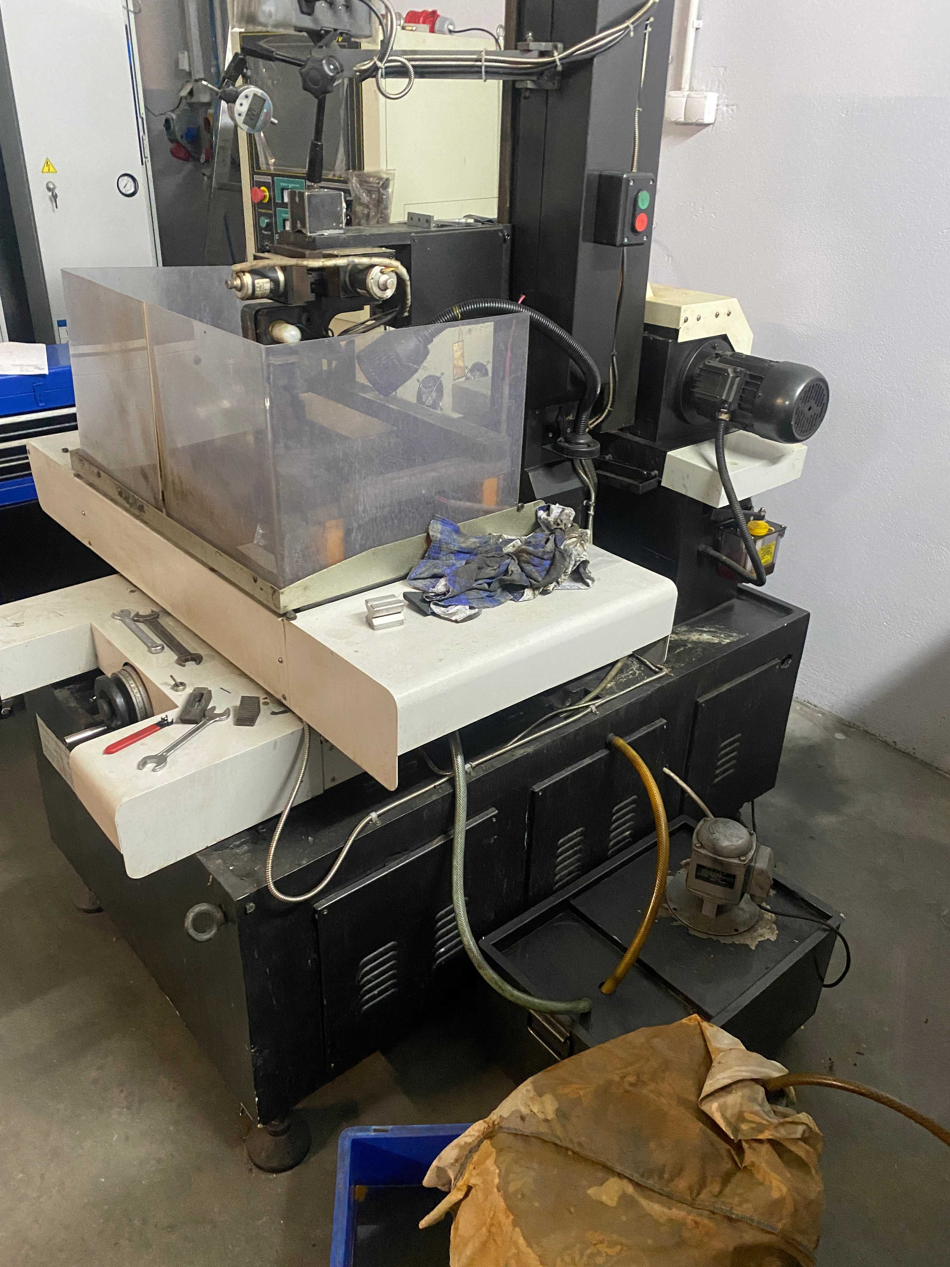 Elektrodrążarka drutowa EDM KD7725