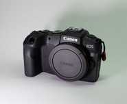 Canon EOS RP + Dodatki (Dwie baterie oraz inne)