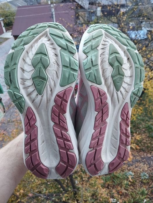 Кросівки Asics Novablast оригінал р.38