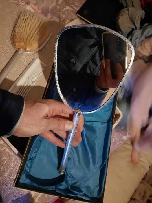 Conjunto de beleza. Escova, pente e espelho