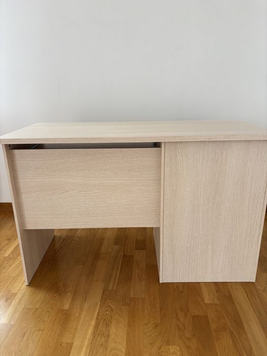 Biurko z zestawu „Strzałka”