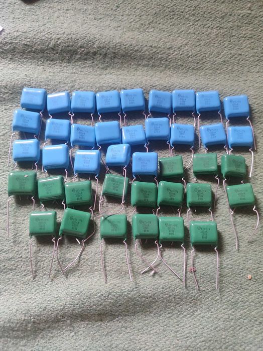 Конденсатор разной ёмкости идеальные и другие детали