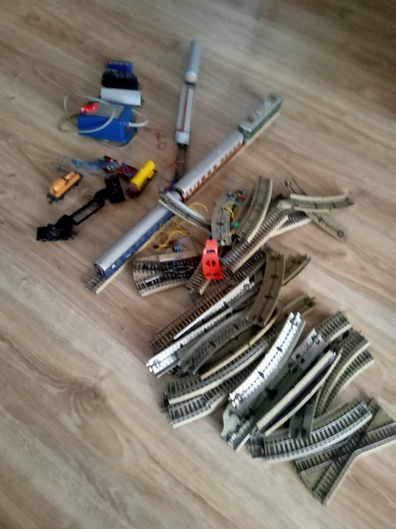 Kolejka elektryczna metalowa