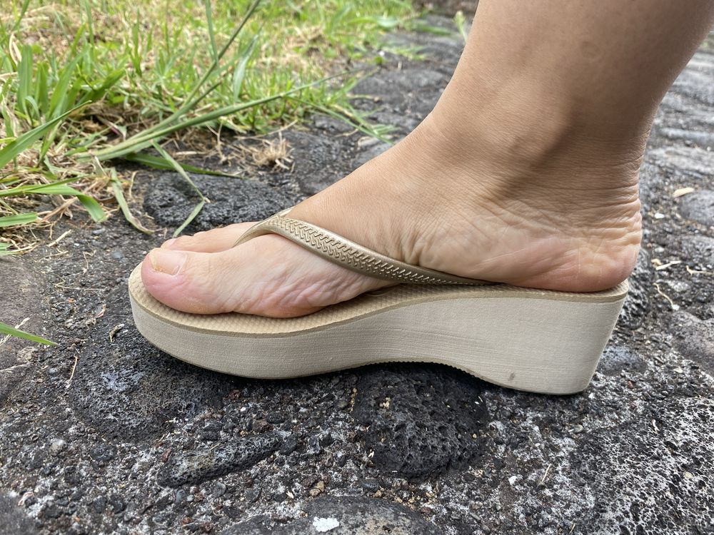 Havaianas douradas 35