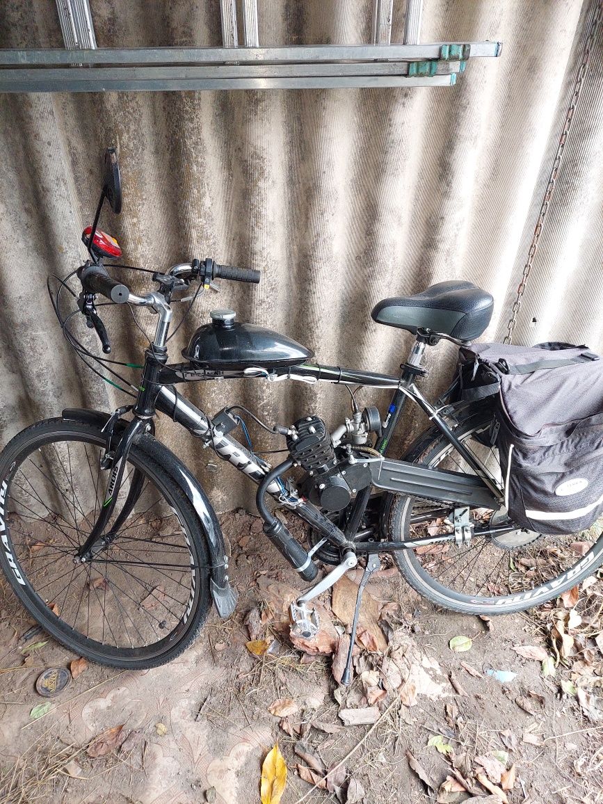 Велосипед с мотором на бензине
