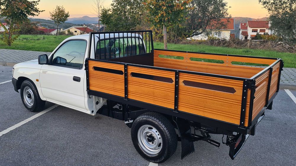 toyota hilux poucos km