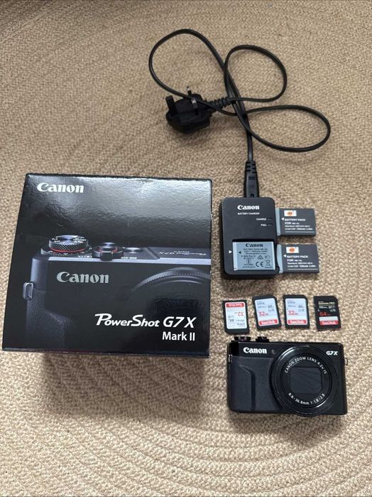 Canon G7X Mark II + 4 cartões SD + 3 baterias