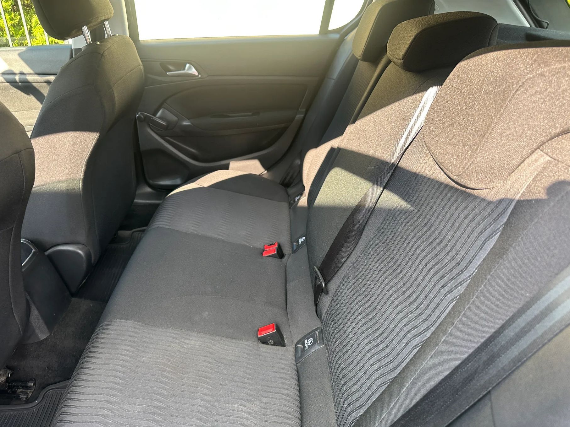 Peugeot 308 Benzyna, tempomat, LED światła dzienne, klimatyzacja, isofix, import
