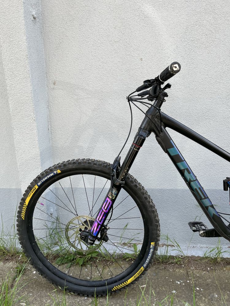 TREK SLASH 8 2020 M/L (zeb, chromag)