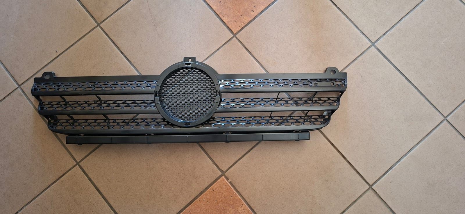 Grill do Mercedesa Sprintera , tanio !