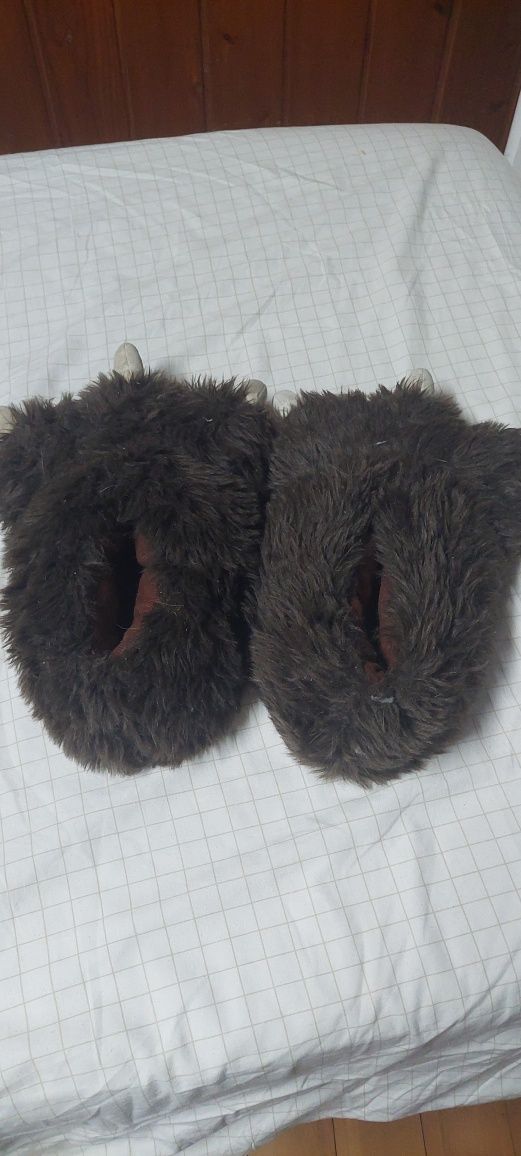 Pantufas pés de urso