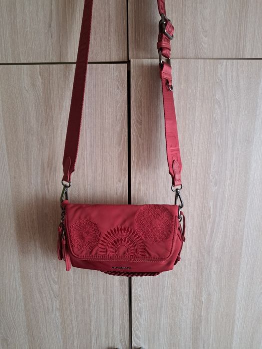 Mala desigual vermelha