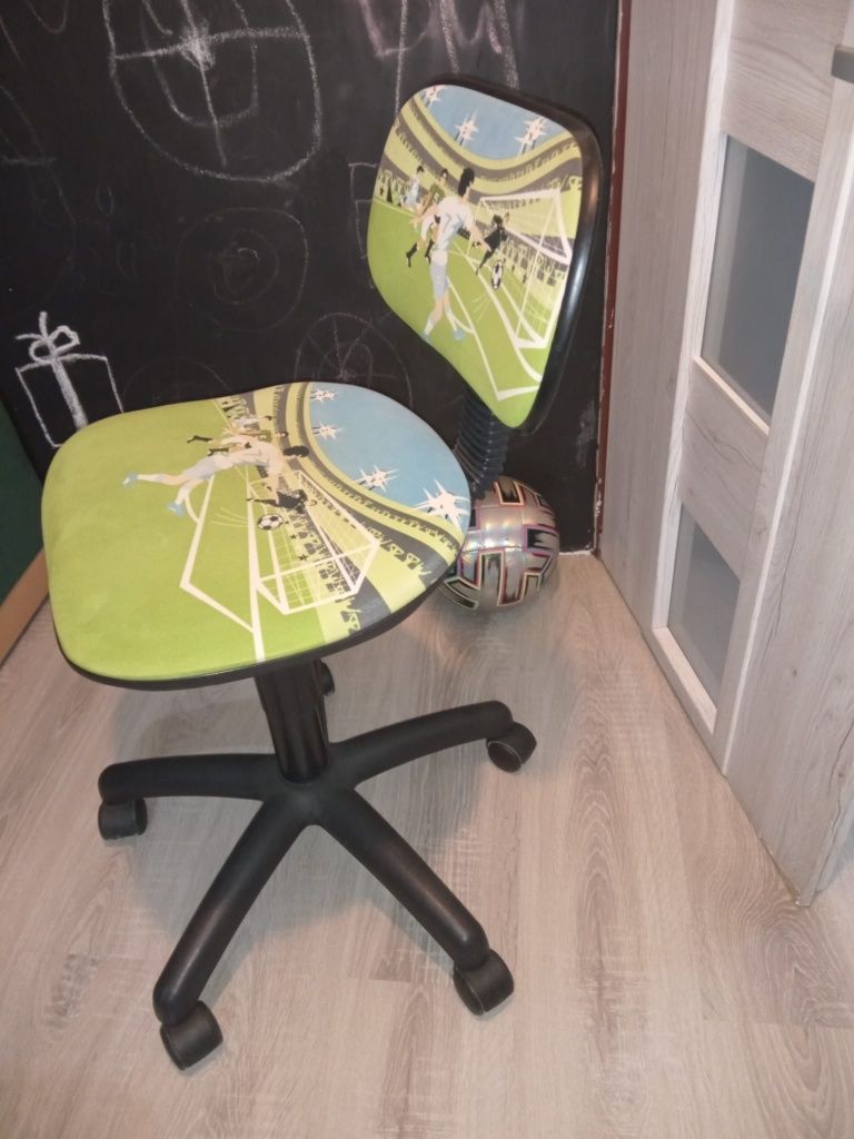 Fotel biurowy dla chłopca