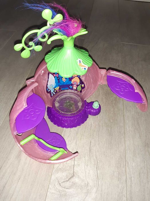 Domek koronacyjny Poppy Trolle