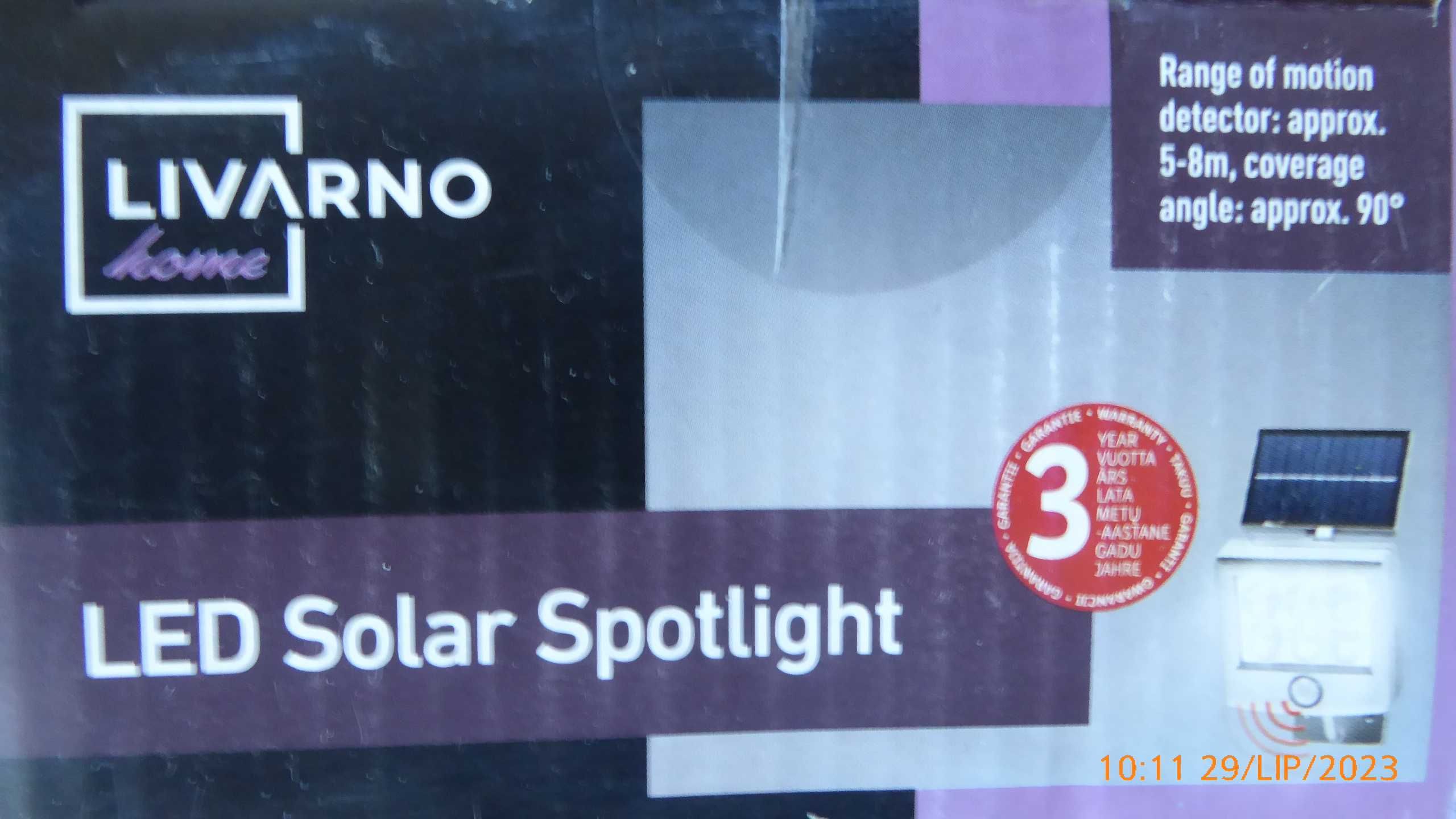 Nowy reflektor solarny LED Livarno HG 04465A z czujnikiem ruchu.