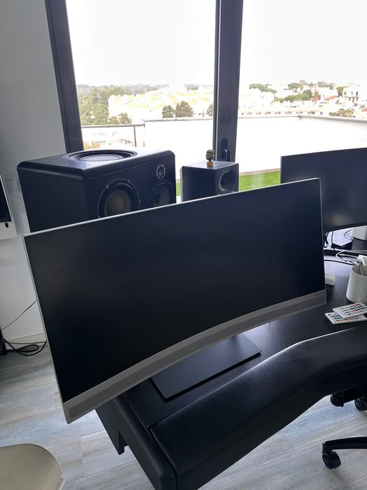 HP Envy Curved Screen Monitor 34”