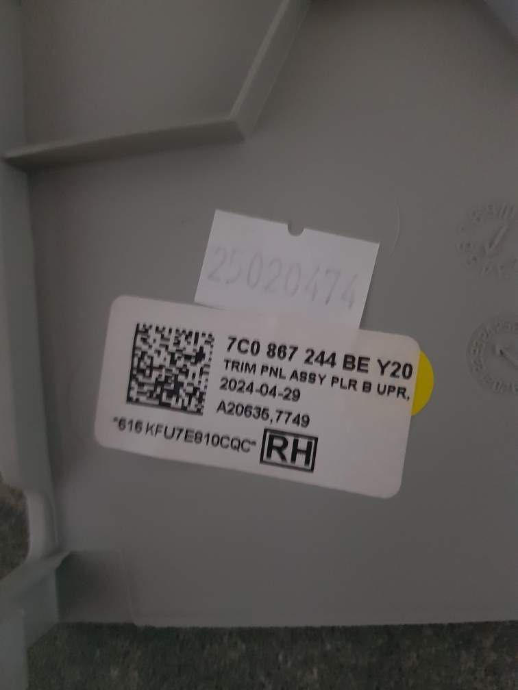 Poszycie słupka B do VW Crafrer 2024