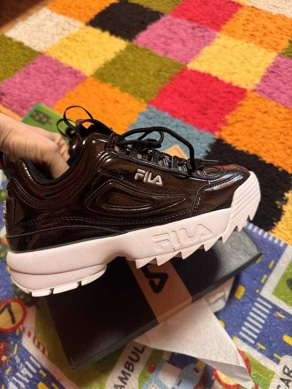 Fila disruptor ii premium жіночі чорні лакові кросівки us8