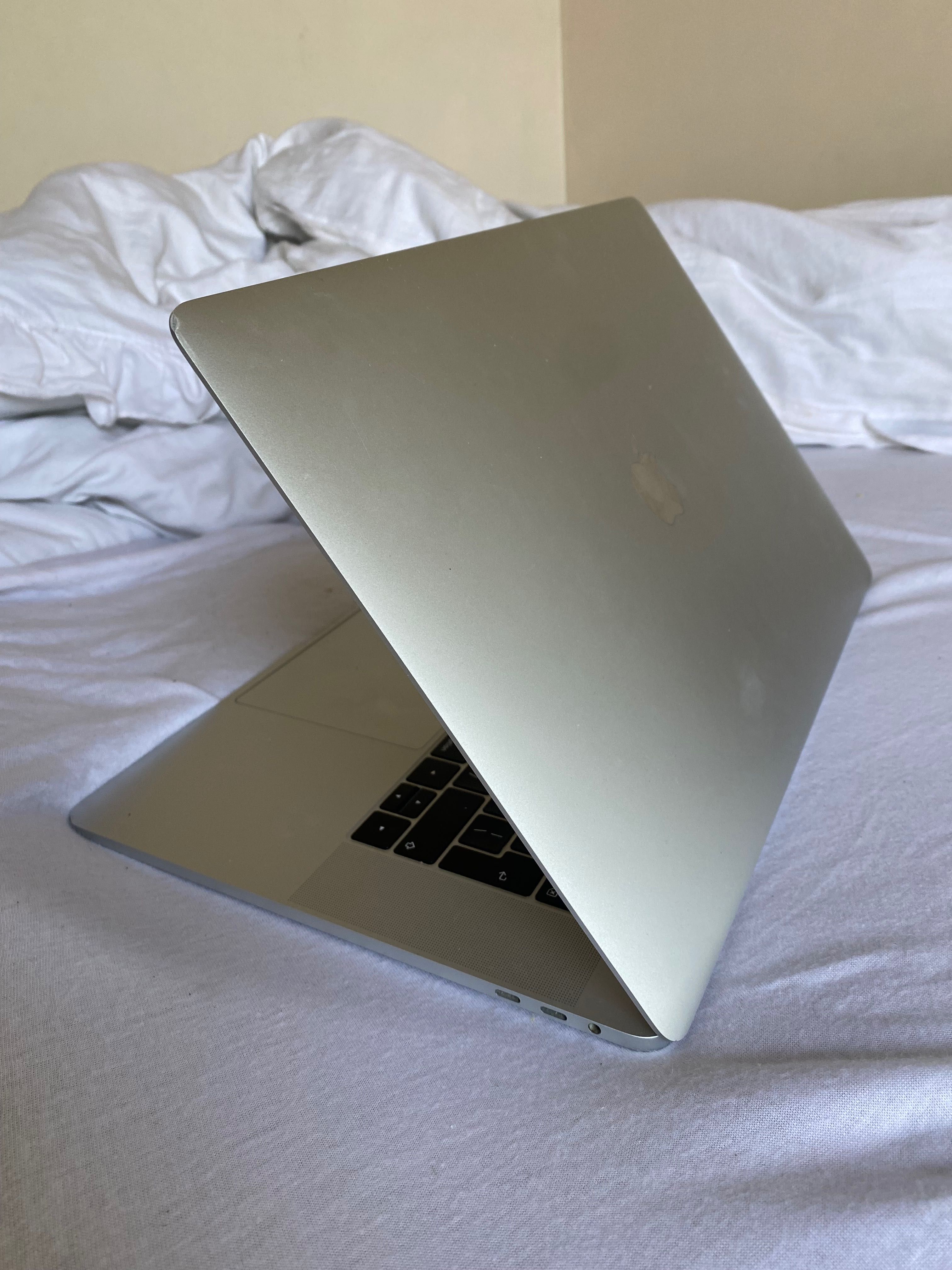 Laptop 15,4" Apple
MacBook Pro