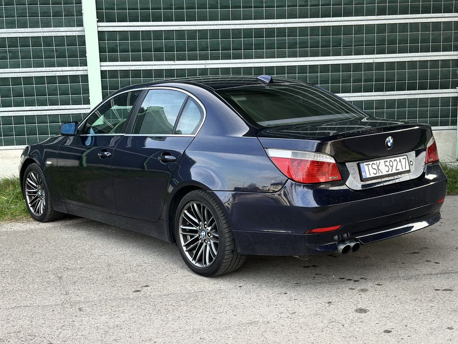 BMW E60 4.4i V8 333KM Xenon, Komforty czarne, czarny sufit