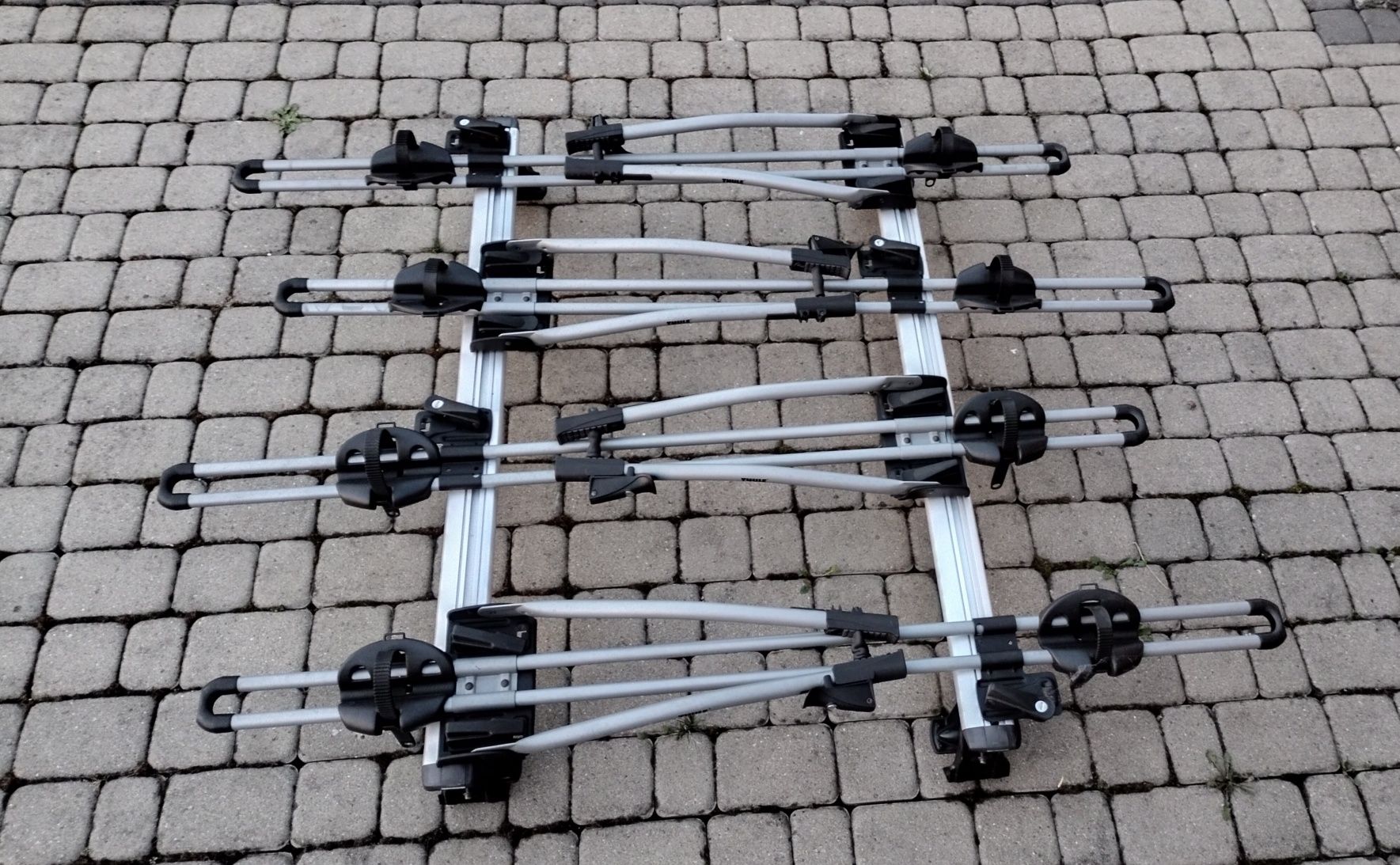 4 x bagażnik rowerowy na dach Thule