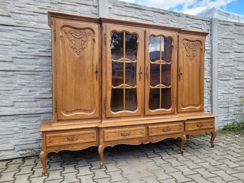 Elegancka komoda Ludwikowska