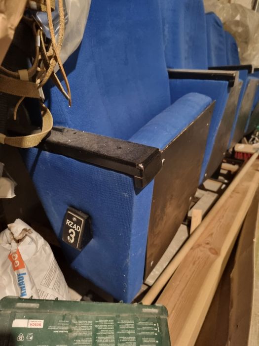 Fotele teatralne z Teatru Dramatycznego im. Aleksandra Węgierki