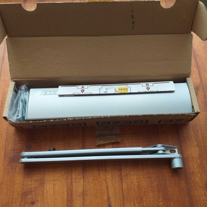 Samozamykacz  GEZE TS4000 z ramieniem - kolor szary