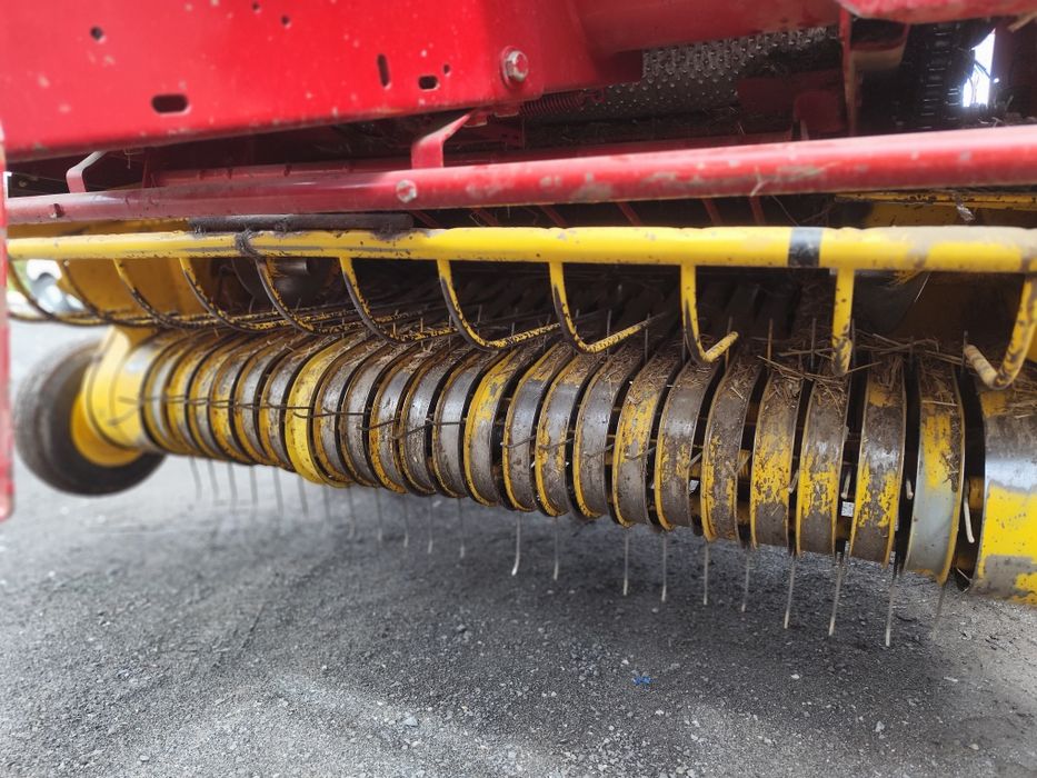 Prasa New Holland 658