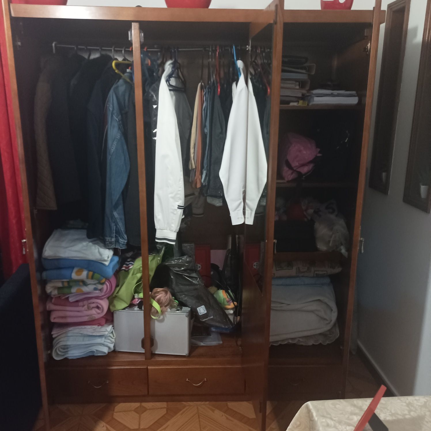 Roupeiro três portas