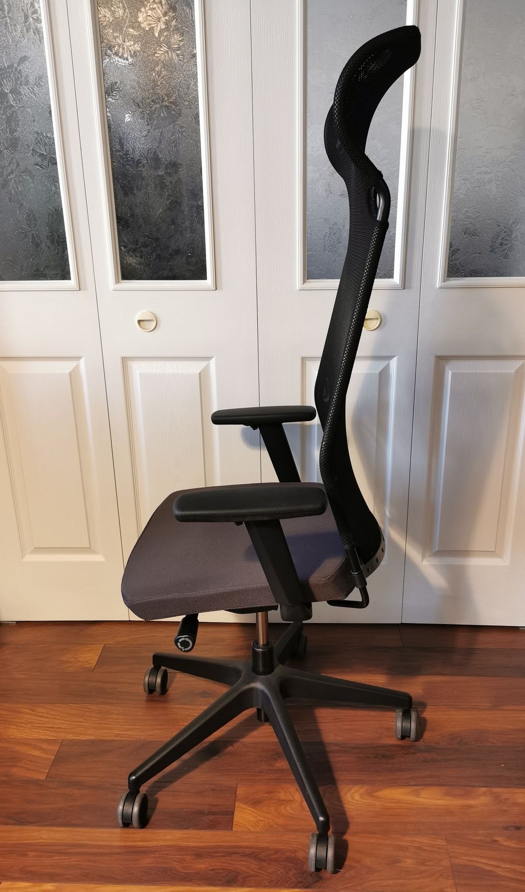 Fotel biurowy ergonomiczny regulowany